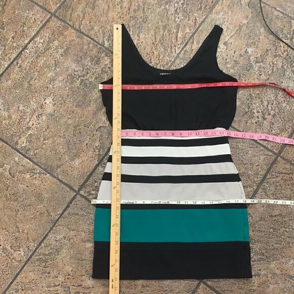 Express Medium Scoop Neck Short Sleeve Black Green Ivory Woman’s Mini Dress Used - Picture 3 of 10